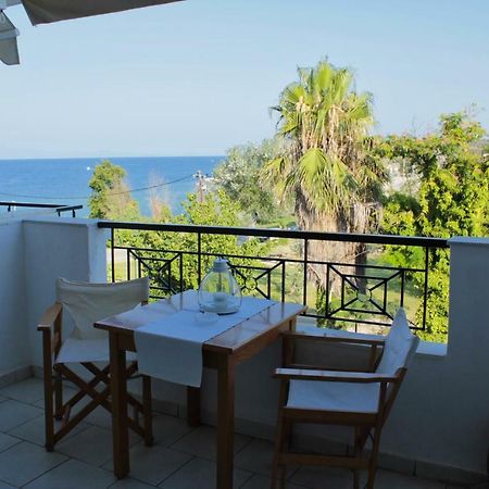 Fokais Beach Apartment Néa Fókaia Екстериор снимка