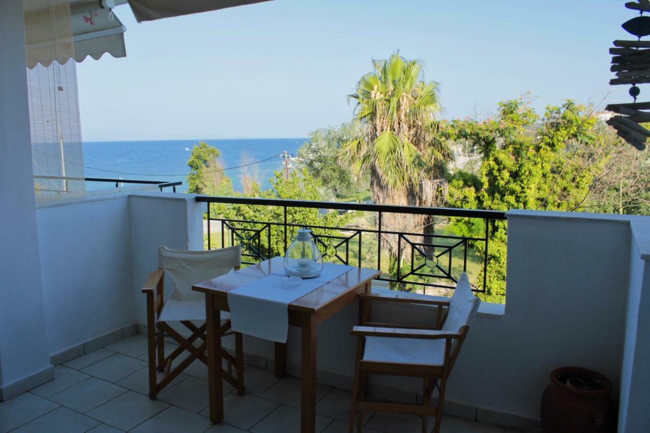 Fokais Beach Apartment Néa Fókaia Екстериор снимка