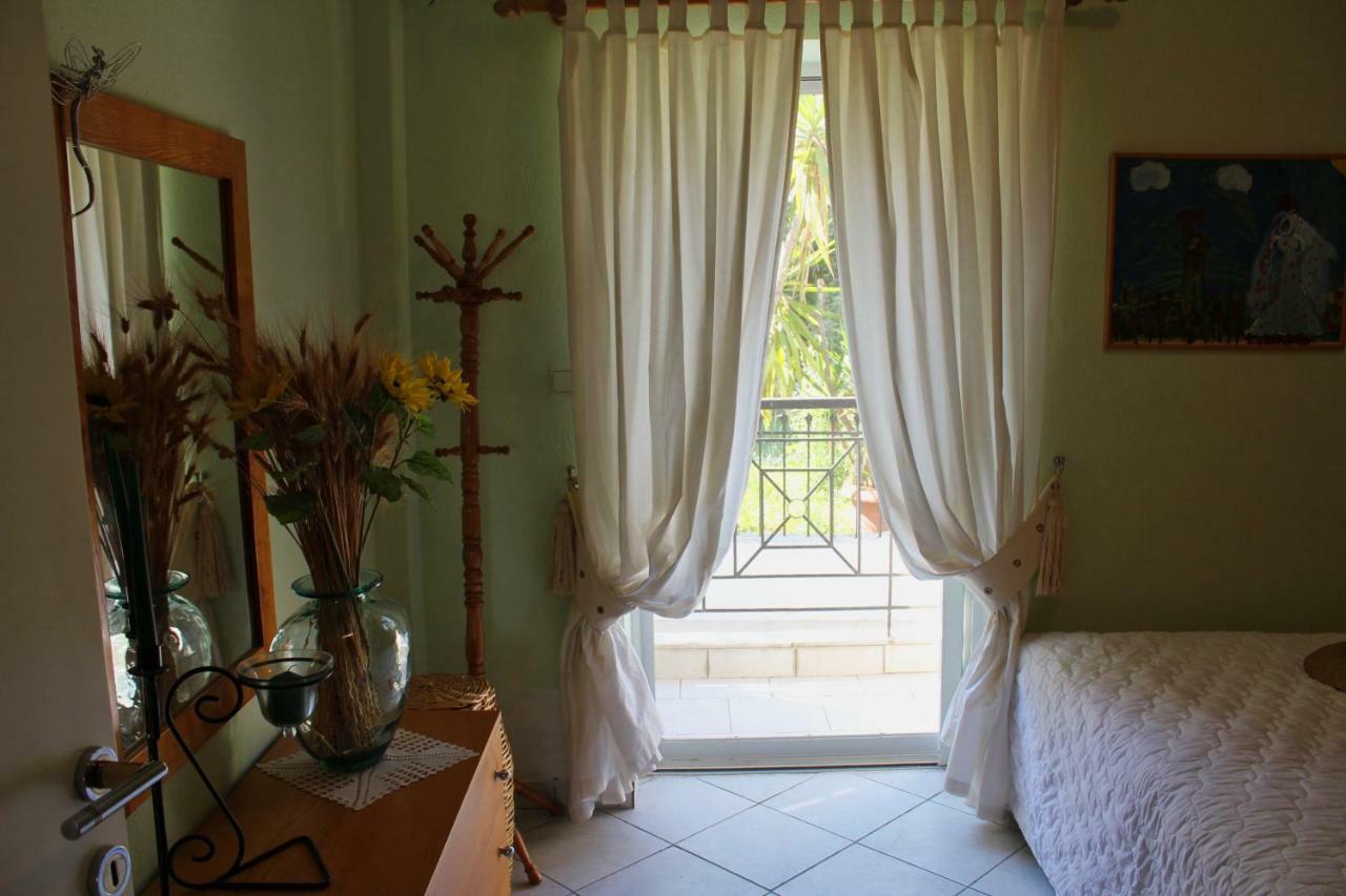 Fokais Beach Apartment Néa Fókaia Екстериор снимка